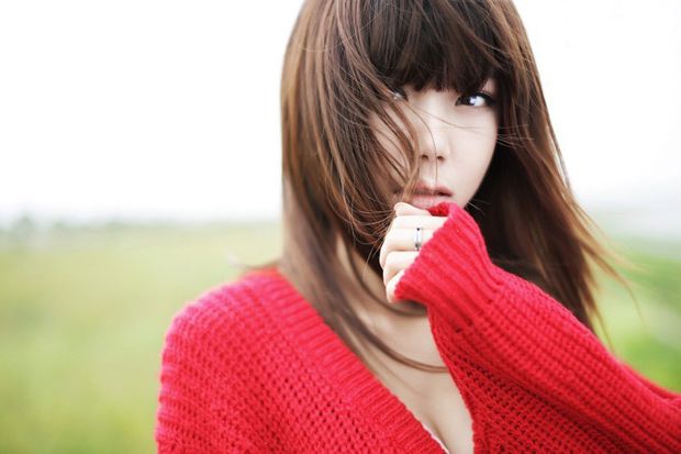 红衣美眉野外写真图片 超美超清纯(图10)