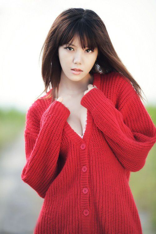 红衣美眉野外写真图片 超美超清纯(图2)