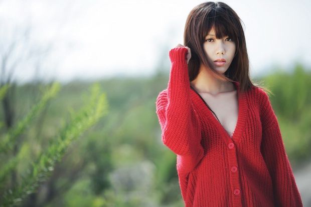 红衣美眉野外写真图片 超美超清纯(图4)