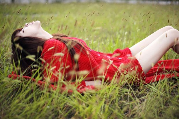 红衣美眉野外写真图片 超美超清纯(图6)