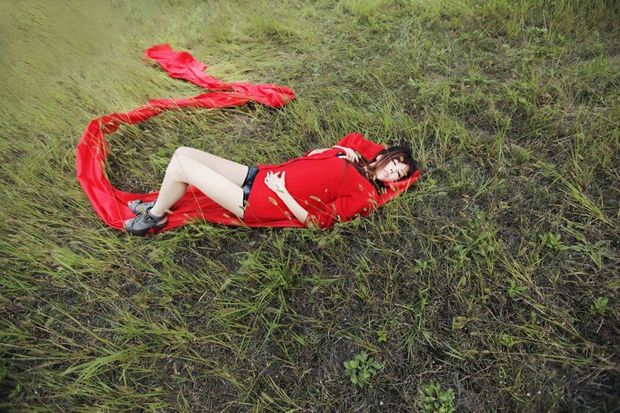 红衣美眉野外写真图片 超美超清纯(图7)