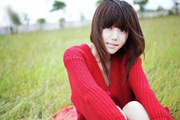 红衣美眉野外写真图片 超美超清纯(图8)