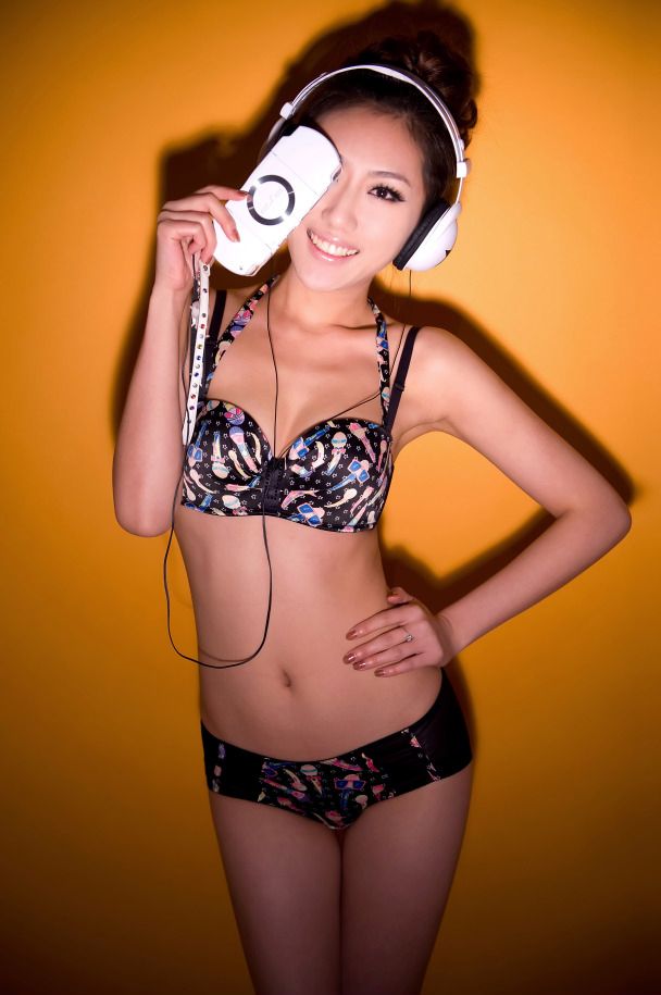 PSP美眉满脸笑容 清纯十足惹人爱(图5)