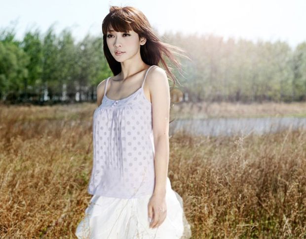 百变主播柳岩清纯写真(图2)