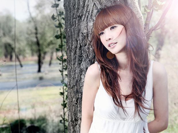 百变主播柳岩清纯写真(图3)