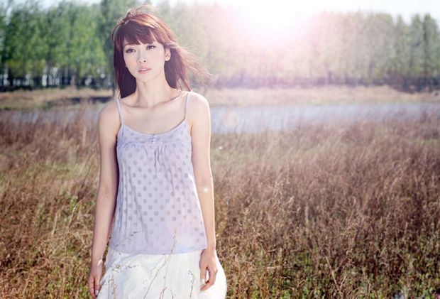 百变主播柳岩清纯写真(图5)