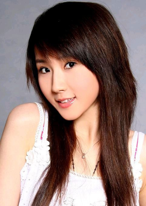 气质美女淡淡拍戏着装也很美(图3)