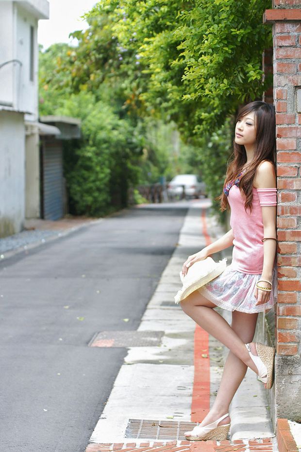 纯真美女微微笑容很迷人(图2)