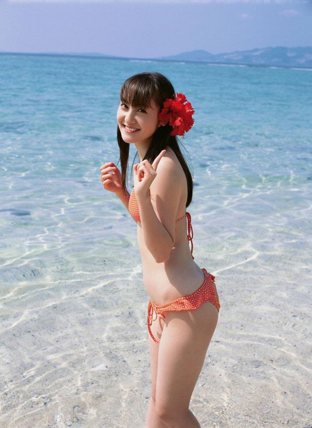 蓝色海滩阳光下的极品美体少女(图10)