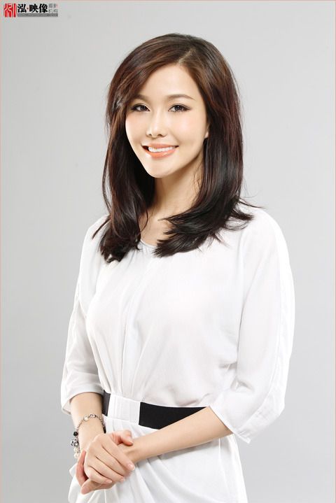 北京台女主播优美笑容好气质(图2)