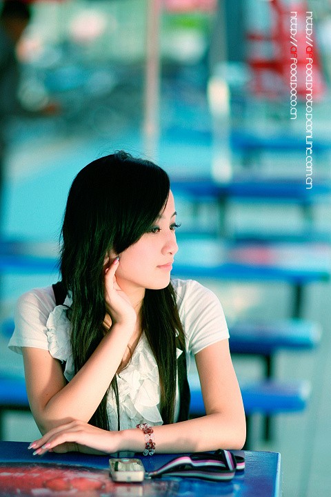 养眼美眉清新写真《街角遇见》(图2)