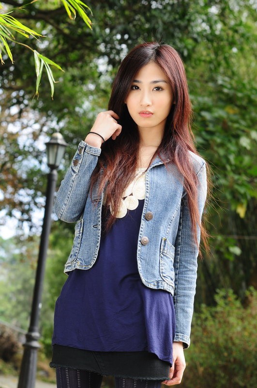 至纯少女牛仔装笑容很迷人(图3)