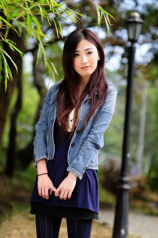 至纯少女牛仔装笑容很迷人(图4)