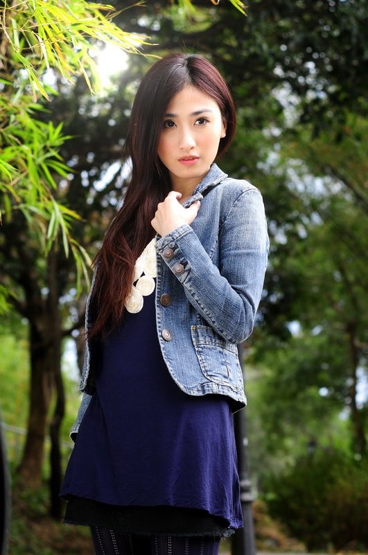 至纯少女牛仔装笑容很迷人(图8)