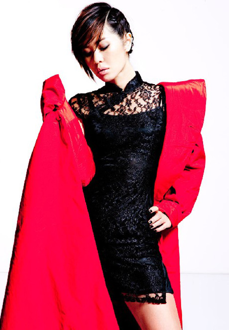 余男新写真妖艳旗袍魅惑(图3)