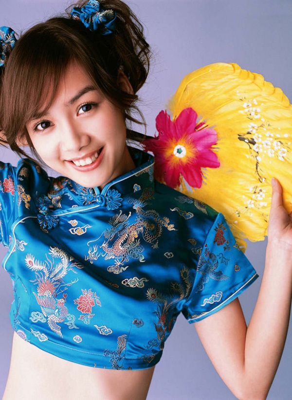 超女陈怡演绎另类性感旗袍(图8)