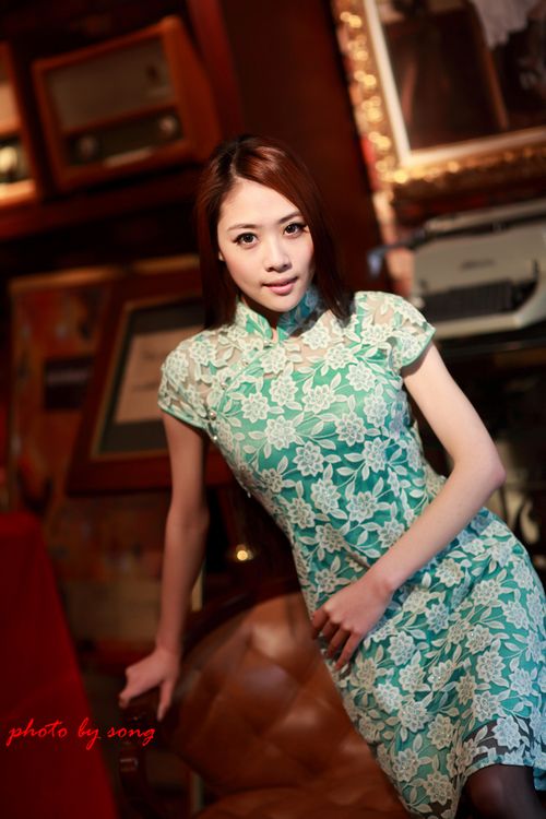 娇艳美女模特性感旗袍专场秀(图3)