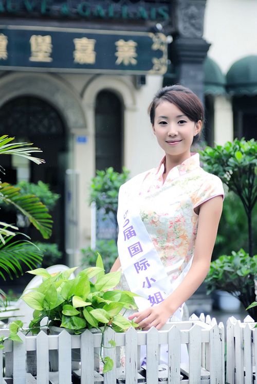 美丽的国际小姐高清旗袍摄影(图1)