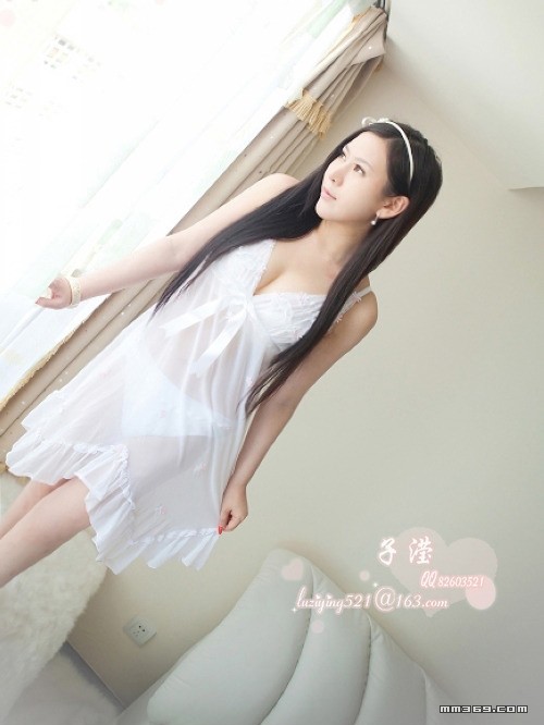 校园美女寝室大胆自拍(图11)