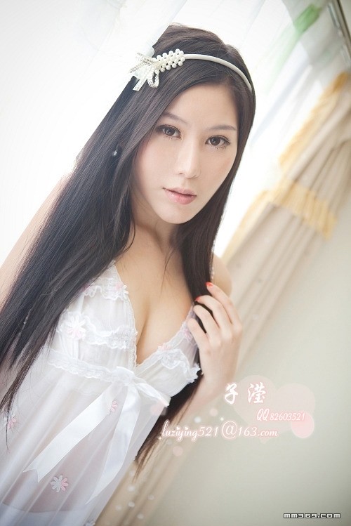 校园美女寝室大胆自拍(图7)