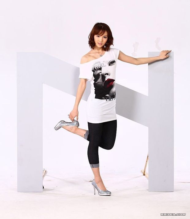 清纯校花金晨最新时尚写真(图15)