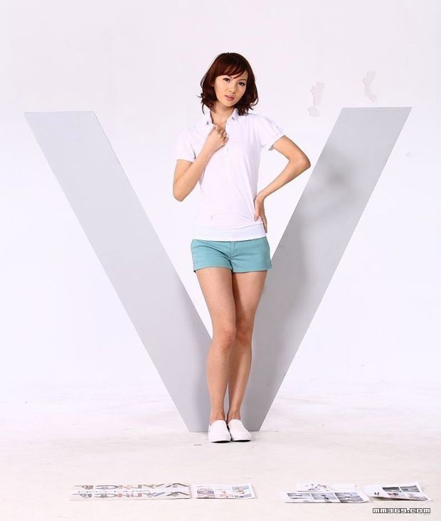 清纯校花金晨最新时尚写真(图18)