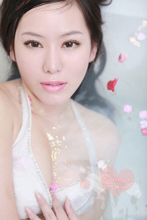 性感校花路子滢 爆乳沐浴私房写真(图12)