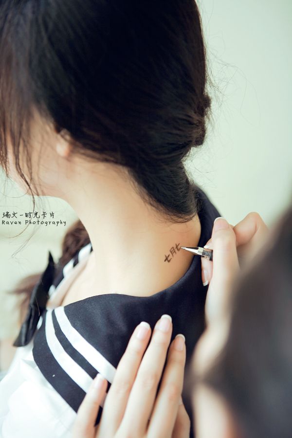 靓丽大学女生美眉影棚玩暧昧(图11)