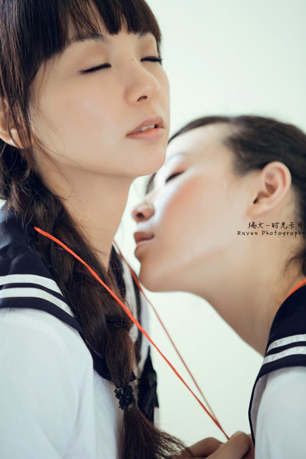 靓丽大学女生美眉影棚玩暧昧(图6)