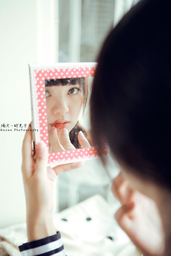 靓丽大学女生美眉影棚玩暧昧(图8)