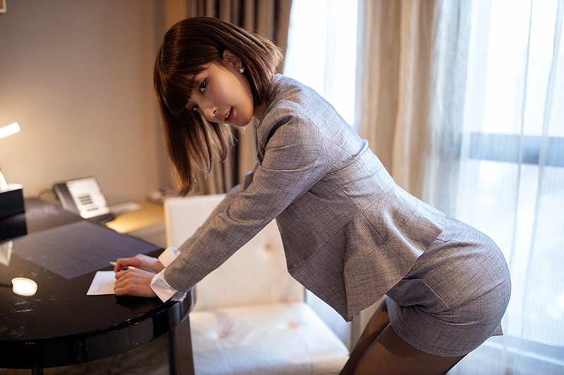 私人秘书林文文黑丝美腿搔首弄姿(图58)