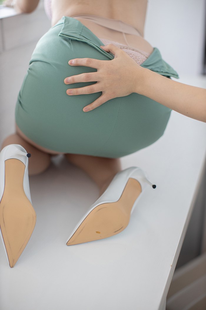 美女接待王雨纯肉丝制服为您服务(图30)