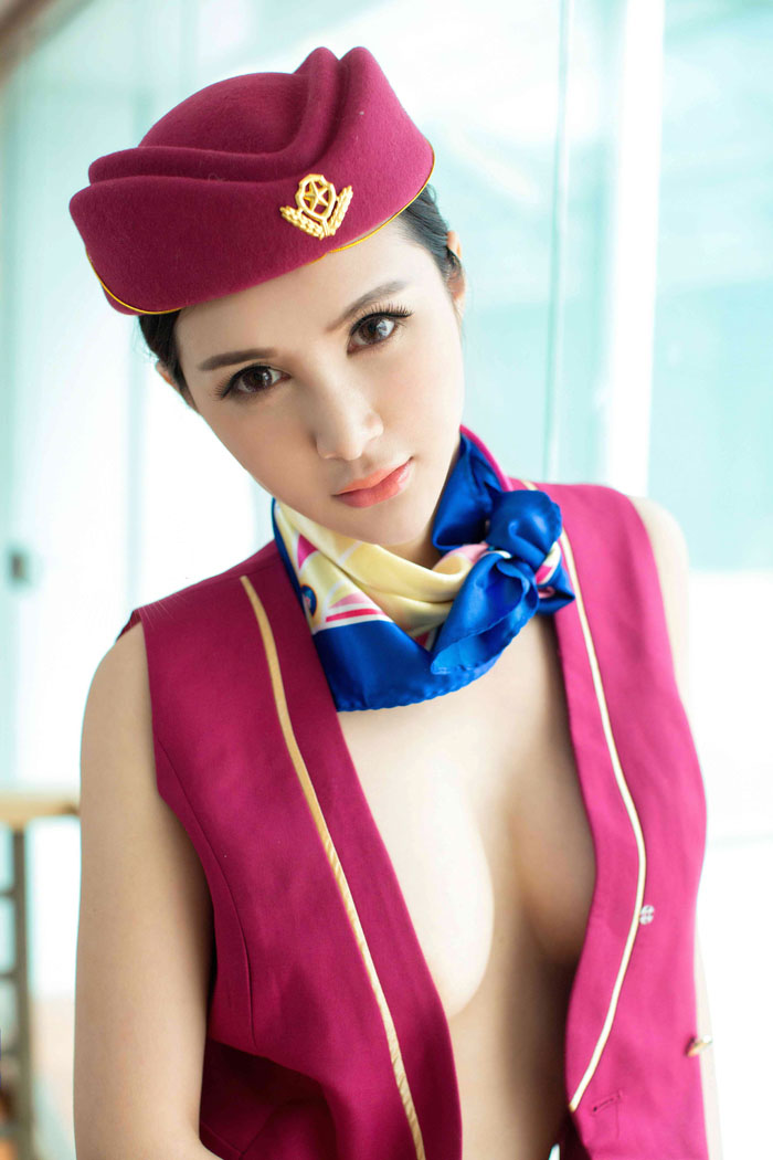 极品空姐顾欣怡红色制服私房写真(图20)