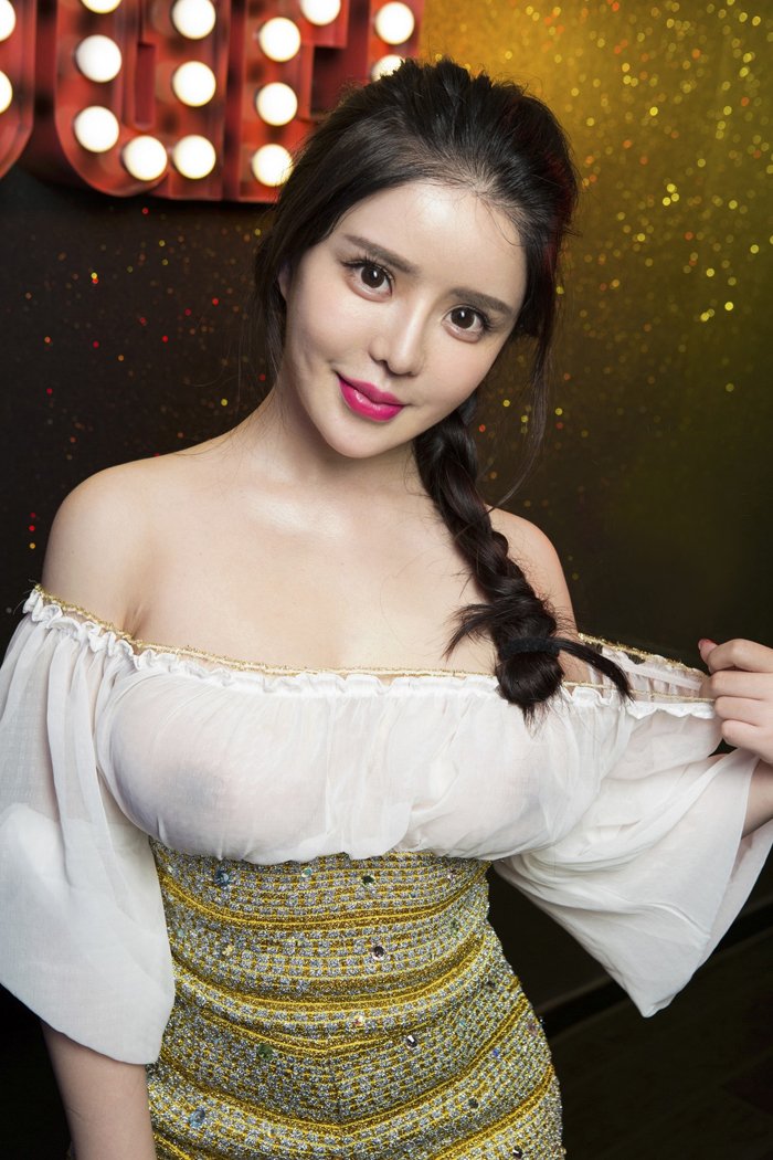 尤果网乳神霓梓心爱制服更爱香蕉(图38)