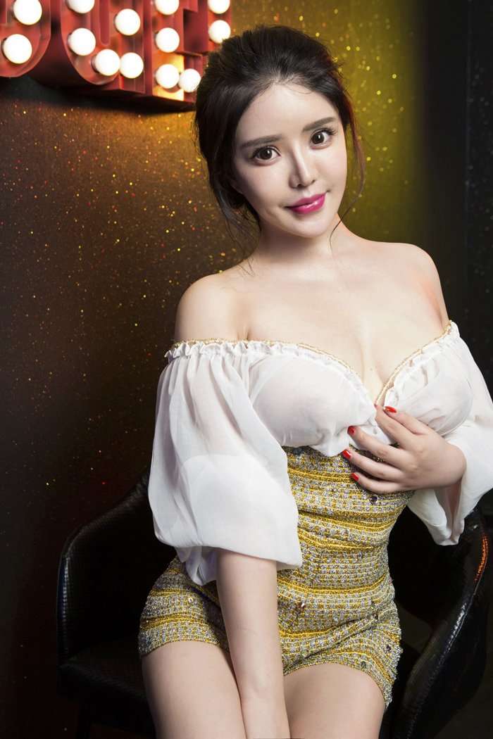 尤果网乳神霓梓心爱制服更爱香蕉(图40)