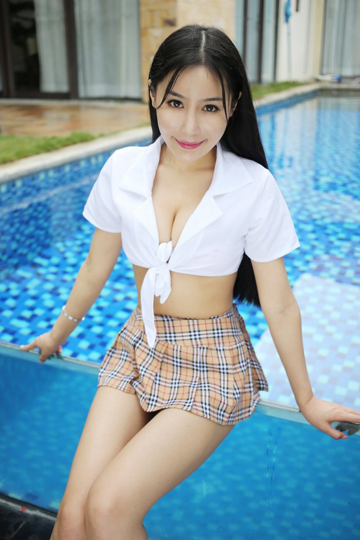 豪放妹子田芯娜撩裙翘臀大胆艺术照(图10)