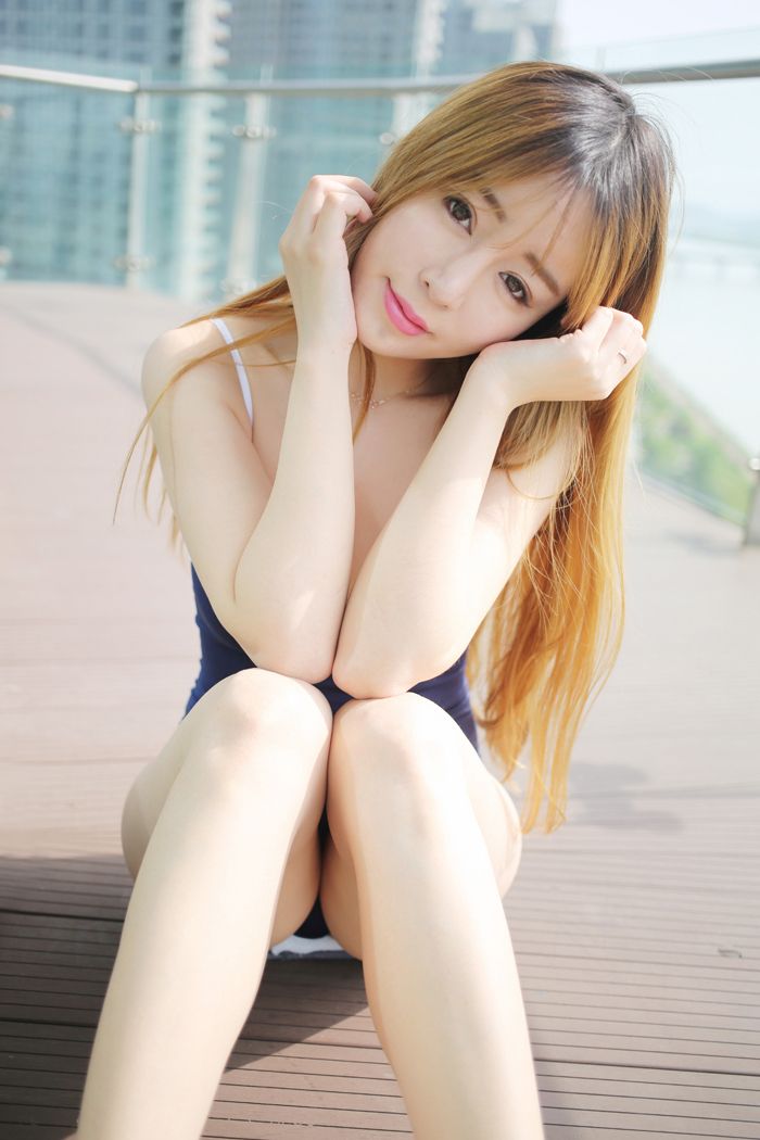 翘臀女神王雨纯豪车内各种扭好诱人(图40)