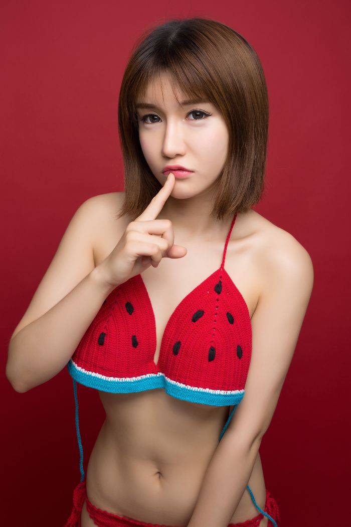 童颜巨乳娇萌萌艺术写真双峰捧不住(图36)