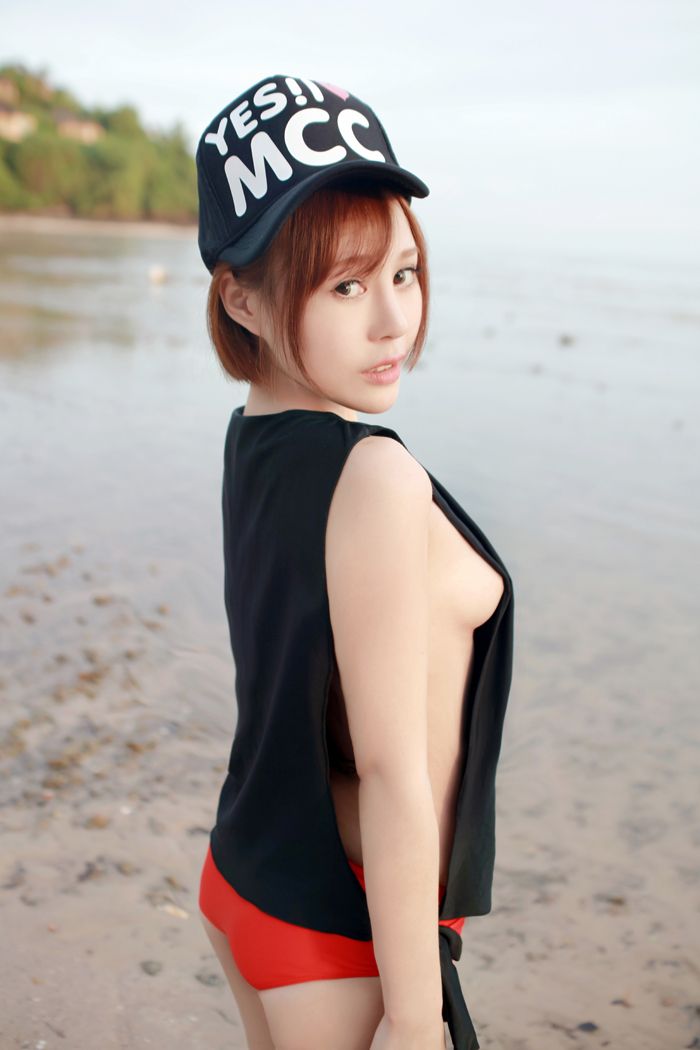 球衣小妹艾莉圆球半露大屁屁很诱人(图41)