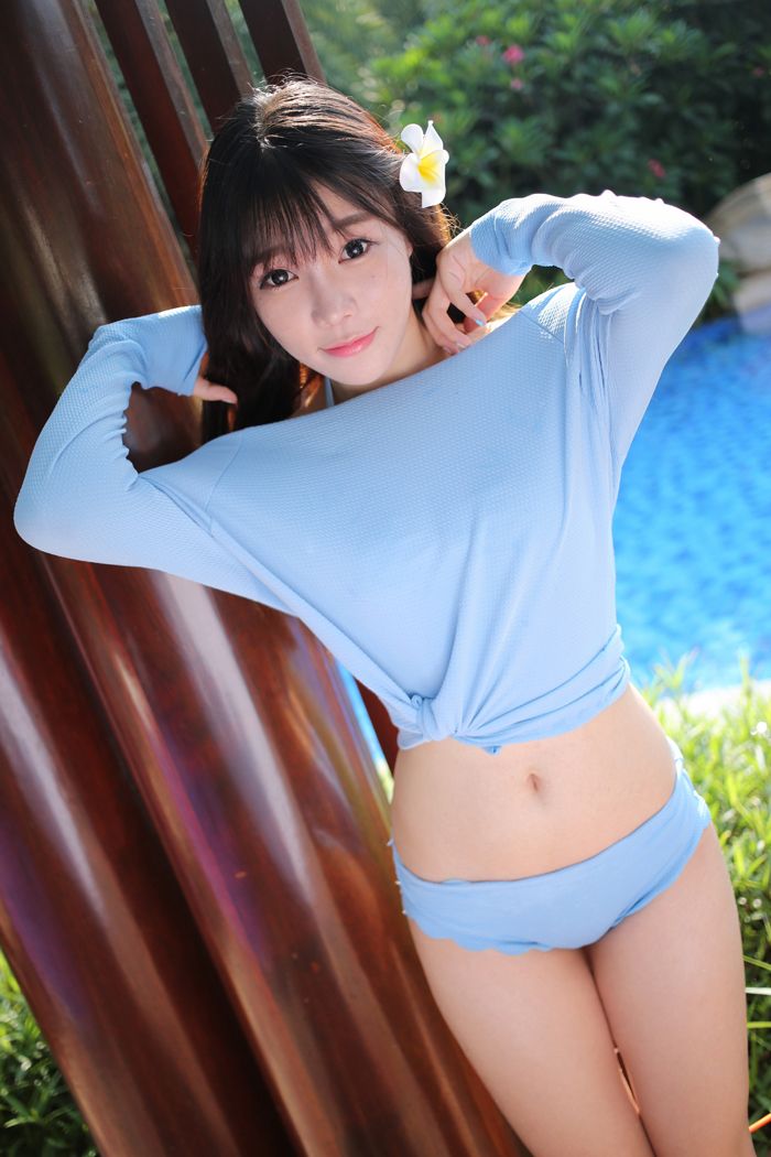 嫩模Booty外拍深沟外露美臀翘高高(图11)