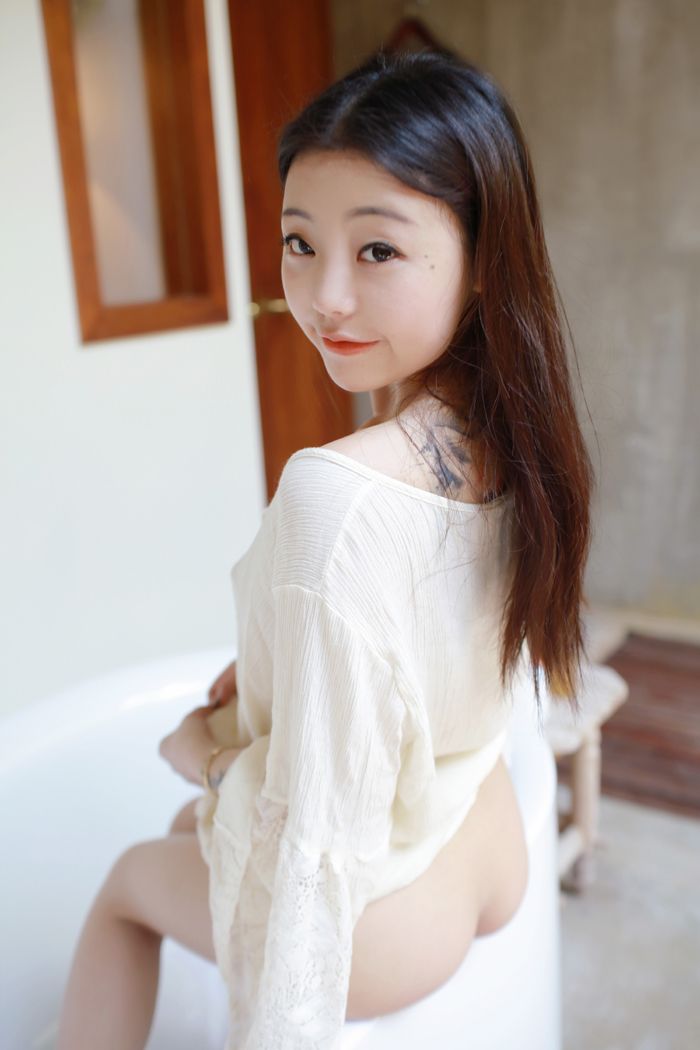 激凸小萝莉佘贝拉外拍玩透视看点足(图15)