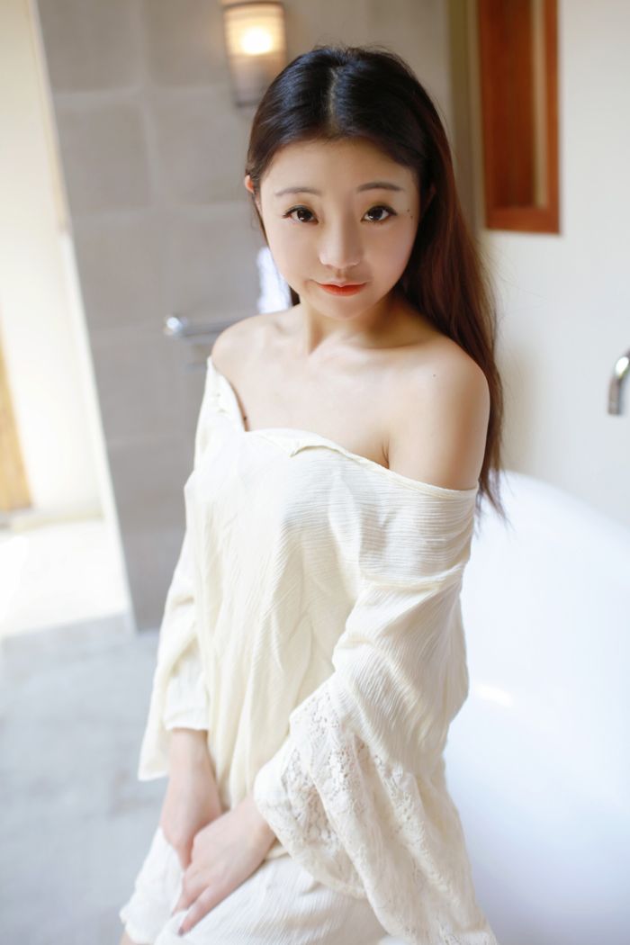 激凸小萝莉佘贝拉外拍玩透视看点足(图19)