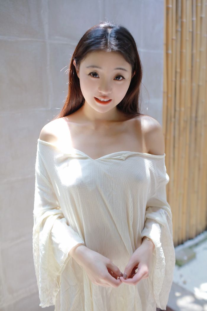 激凸小萝莉佘贝拉外拍玩透视看点足(图21)