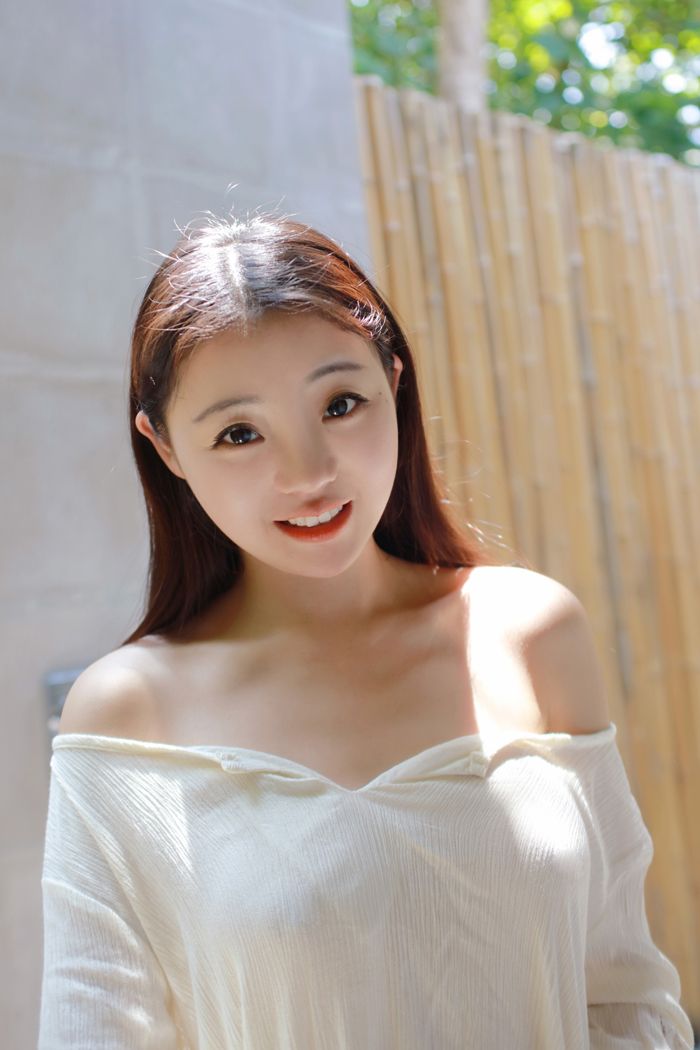 激凸小萝莉佘贝拉外拍玩透视看点足(图22)