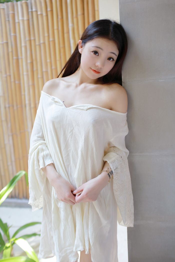 激凸小萝莉佘贝拉外拍玩透视看点足(图25)