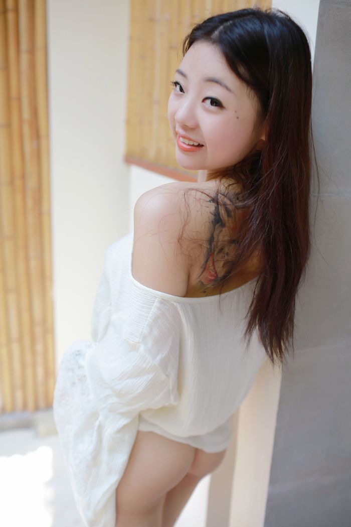 激凸小萝莉佘贝拉外拍玩透视看点足(图28)