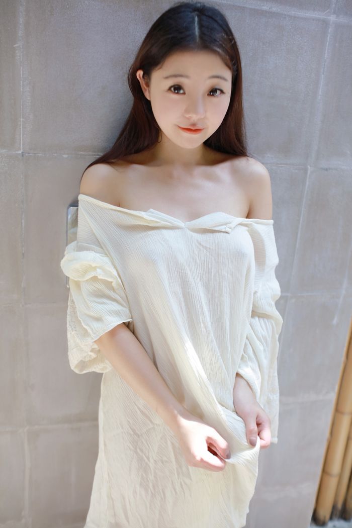 激凸小萝莉佘贝拉外拍玩透视看点足(图35)