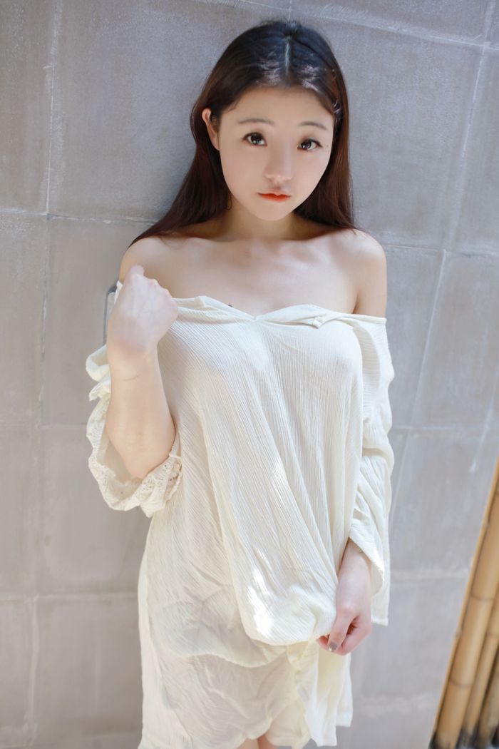 激凸小萝莉佘贝拉外拍玩透视看点足(图36)