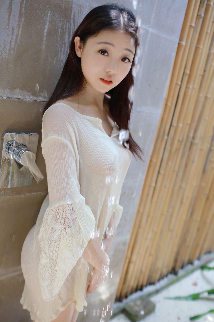 激凸小萝莉佘贝拉外拍玩透视看点足(图44)