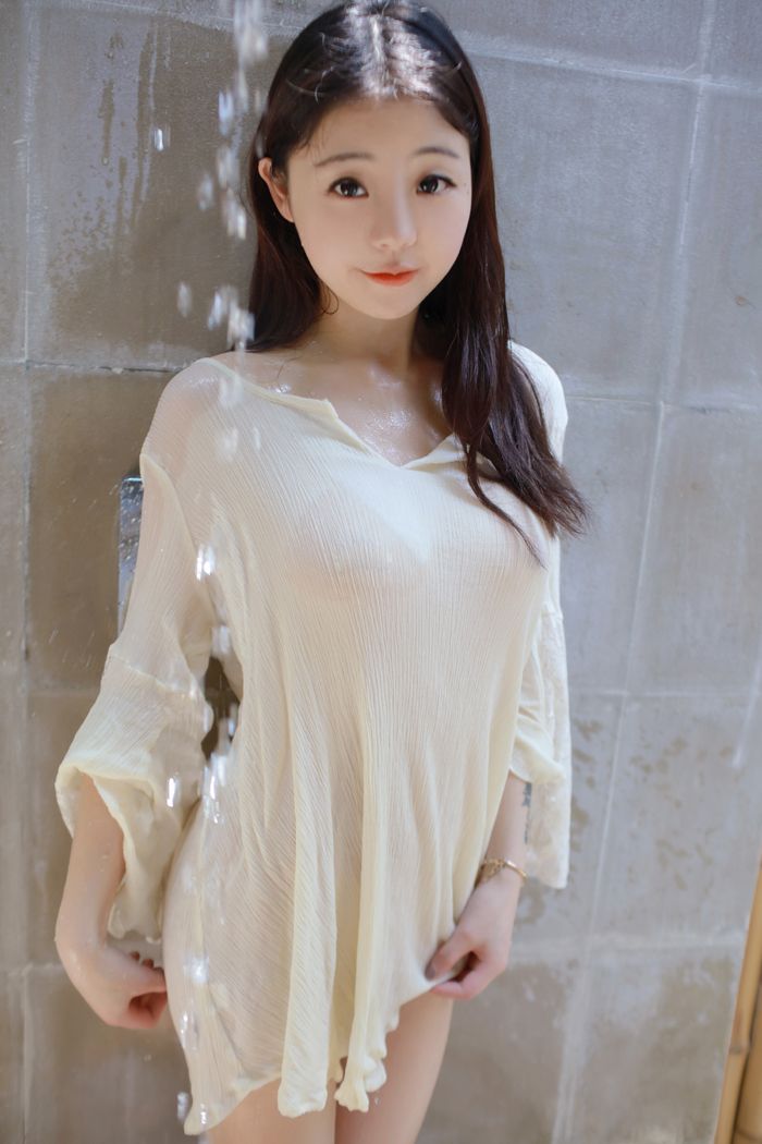 激凸小萝莉佘贝拉外拍玩透视看点足(图45)